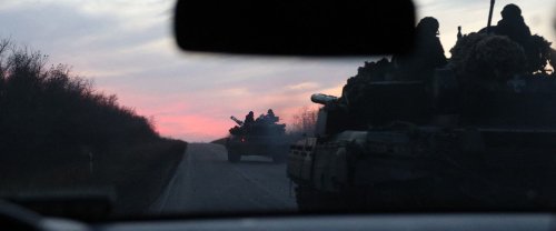 Les Russes ont perdu tellement de blindés dans le sud de l'Ukraine qu'ils attaquent à pied