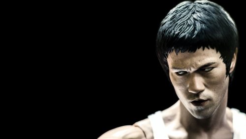 Bruce Lee est mort d'avoir bu trop d'eau, selon des médecins