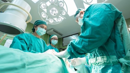 Après une opération du genou, cet adolescent se réveille en ayant oublié sa langue maternelle