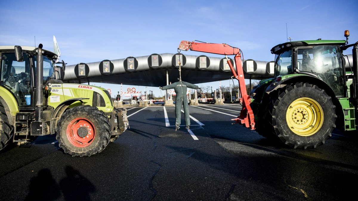 Pourquoi les agriculteurs français sont-ils plus soumis au risque de suicide que le reste de la population?