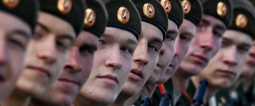 Au front, la peur, les crimes et la mort: les messages téléphoniques des soldats russes à leurs proches
