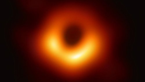 Un gigantesque trou noir vient d'être découvert juste à côté de notre galaxie