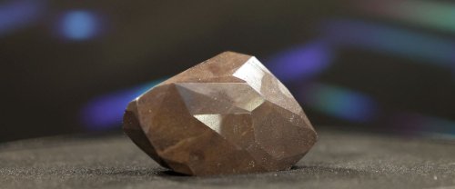 «The Enigma», le diamant noir de 555,5 carats venu d'outre-espace