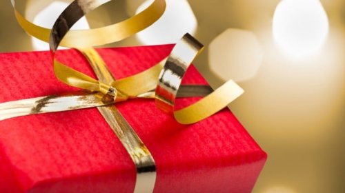 When to Give Business Gifts and Who to Give Them To