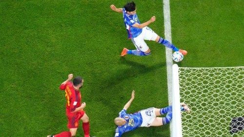 Japan stun Spain 2-1 to book place in World Cup last 16 - English Smartencyclopédia