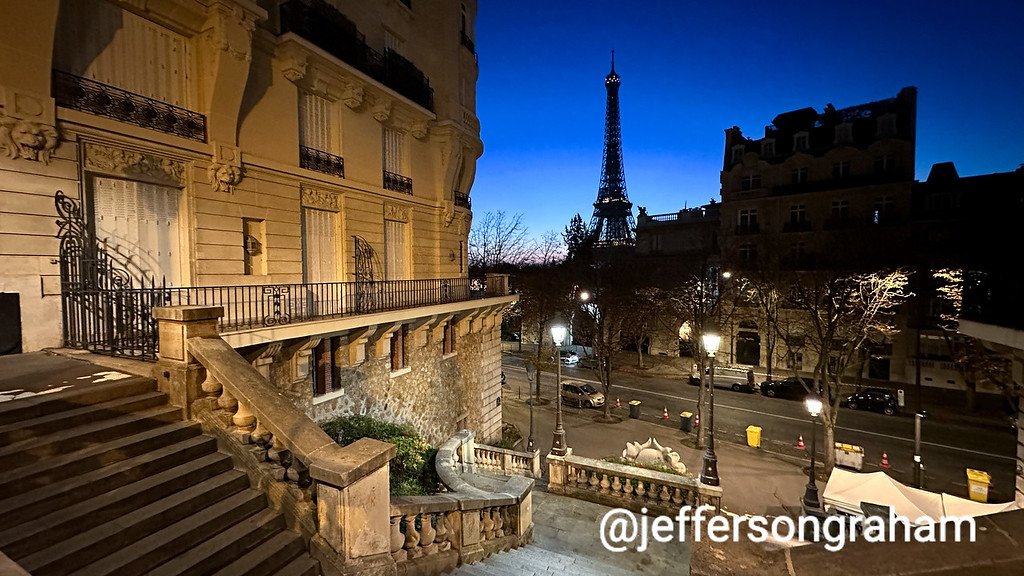 Paris: The Ten Best photo spots - cover