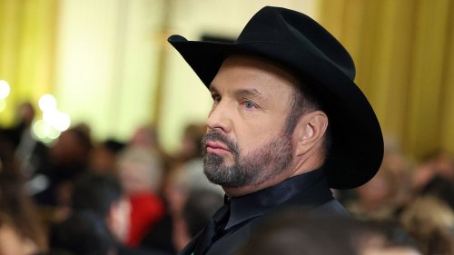 Did Hank Williams Jr. Say He 'Wouldn't Be Caught Dead' with Garth Brooks On Stage?