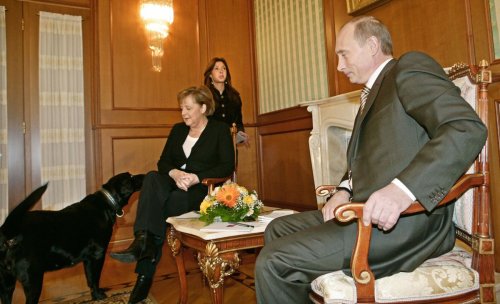 Putin Took His Dog to '07 Meeting with Then-German Chancellor Angela Merkel?