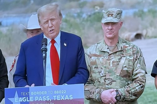 Maj. Gen. Thomas Suelzer Broke Military Code by Wearing Uniform During Trump Speech?