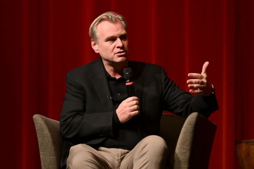 “Cast and crew can sit wherever” - When Christopher Nolan denied Anne Hathaway’s no chair on set allegation