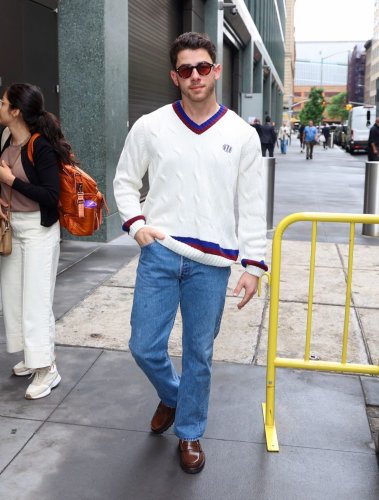 Celeb Snaps: Leonardo DiCaprio, Robert De Niro, Jeremy Strong, ​Julia Garner, and more