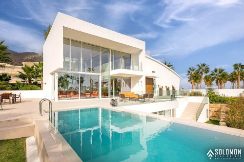 Luxury Villa in a Sought-After Neighborhood in Benalmádena – Costa del Sol – Marbella – Málaga – Spain