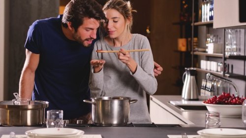 'AITA for not reminding my fiancé that stoves are hot?' 'He GRABBED the 400 degree handle.'