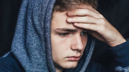 Teen’s 'evil' label sticks after rejecting parents’ sudden embrace at favored sister’s funeral. AITA?