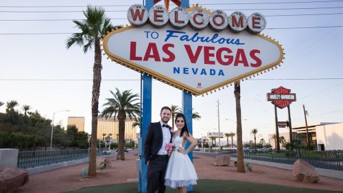 Couple renews vows in Vegas. divorcing sister furious, says they're 'inconsiderate.' AITA?