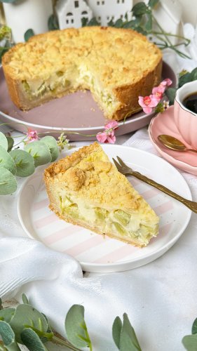 Rhabarberkuchen mit Pudding und Streuseln: 5 einfache Schritte zum schnellen Streuselkuchen