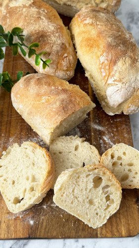 Knuspriges Brot Rezept mit nur 4 Zutaten – Leicht gemacht