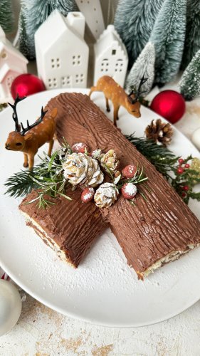 Bûche de Noël mit zarter Schokoladen Buttercreme