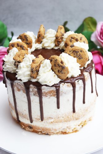 Cookie-Torte mit zartschmelzender Buttercreme und Drip