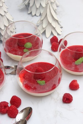 Prosecco-Creme mit Himbeerkompott – Dessert im Glas