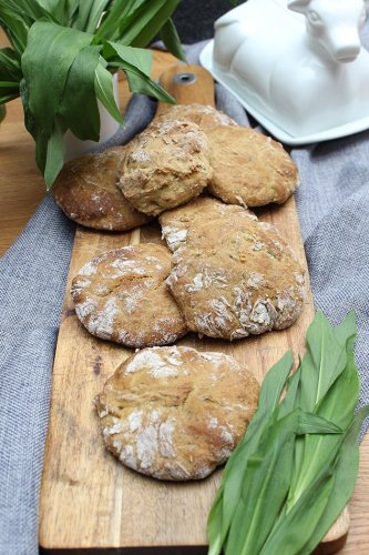 Mega leckere Bärlauch Brötchen selber backen