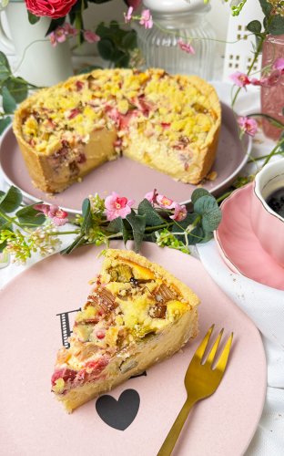 Rhabarber-Käsekuchen mit Streuseln: Ein 1 A sagenhafter Genuss für deine Geschmacksknospen