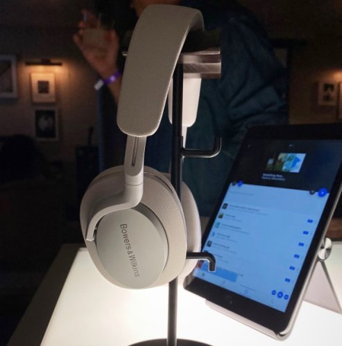 B&W Unveils New Flagship Wireless Headphones