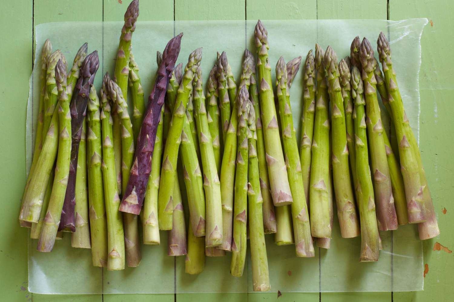 Strange Smell After Eating Asparagus? Here's Why That Happens