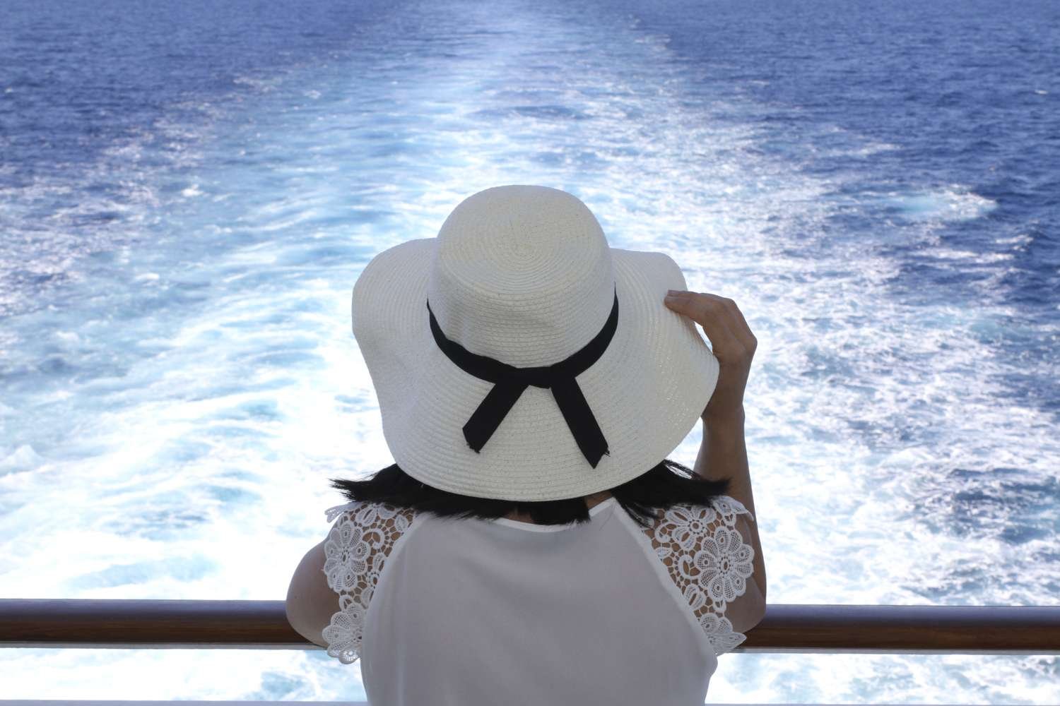 5 Things You Should Never Wear On A Cruise Ship