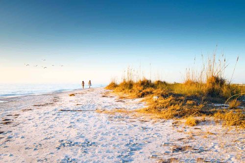 4 Things You Should Never Do At The Beach, According To Locals