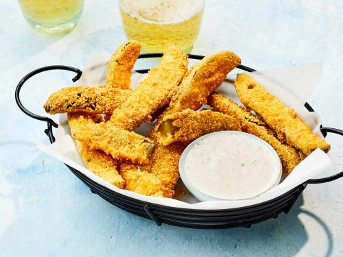 This Surprising Ingredient Is The Secret To The Crispiest Fried Pickles