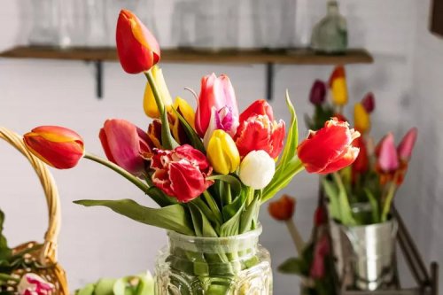 Pretty Tulip Bouquets And Arrangement Ideas For Your Spring Table