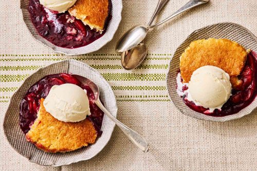 My Grandmother&rsquo;s 6-Ingredient Fruit Cobbler Is So Easy, I Make It Weekly During The Summer