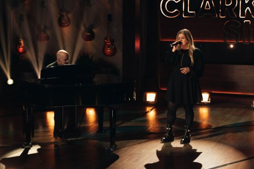 Kelly Clarkson's Soulful Piano Cover Of Faith Hill's "Breathe" Will Give You Goosebumps
