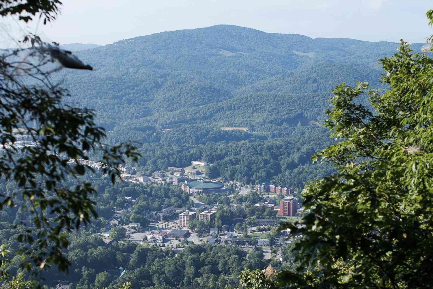 How To Spend A Long Weekend In This Charming Blue Ridge Mountain Town, According To A Local