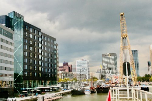 Mainport Hotel Rotterdam: Spa & Pool über den Dächern der Stadt
