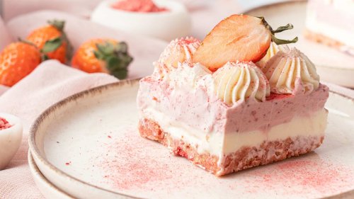 25 Simple Desserts with Fresh Ripe Strawberries