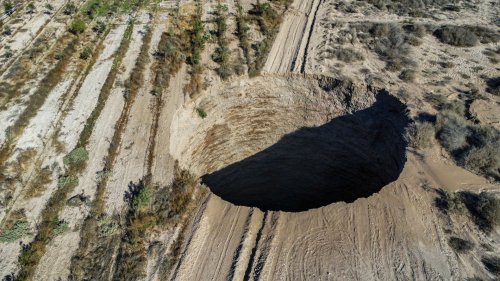 Geologie: Riesiges Erdloch in Chile entdeckt