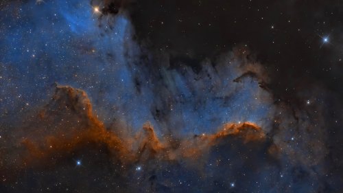 Die Schwanenwand in der Hubble-Palette SHO