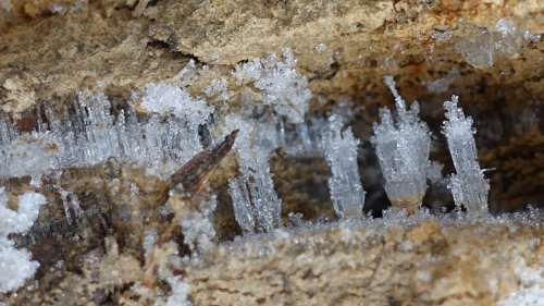 Schlichting!: Eissäulen aus dem Boden