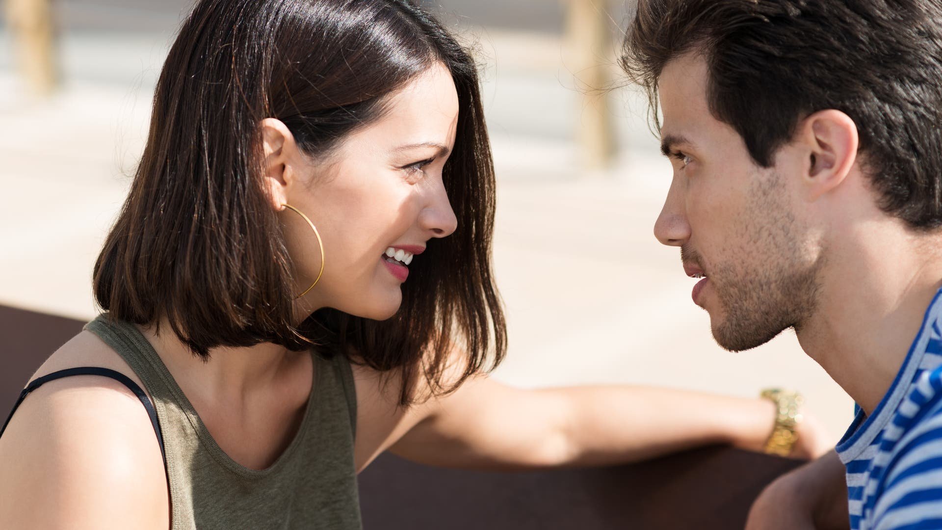 Körpersprache: Wie die Körperhaltung unseren Dating-Erfolg beeinflusst