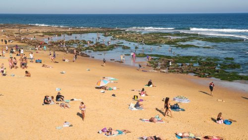 Strand nördlich von Sydney: Mann will Frau aus dem Pazifik retten – beide ertrinken