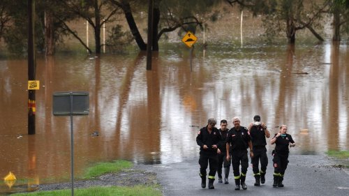 Behörden ordnen erneut Evakuierung australischer Stadt an 