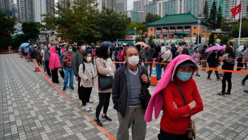 Omikron-Bekämpfung in Hongkong: Häuserblocks im Lockdown und positiv getestete Hamster