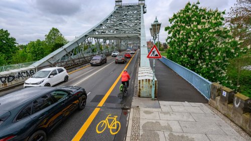Fahrradspur auf berühmter Dresdner Brücke fällt nach wenigen Tagen wieder weg 