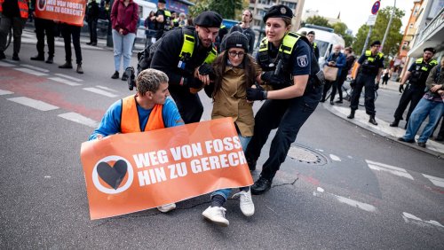 Klimaproteste: Letzte Generation besetzt Kreuzung in Berlin