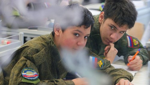 Täglicher Geheimdienstbericht: London interpretiert russischen Militärunterricht an Schulen als Anspielung auf Sowjetzeiten