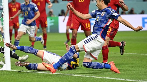 +++ WM-News +++: Die Fifa erklärt Japans Millimeter-Tor