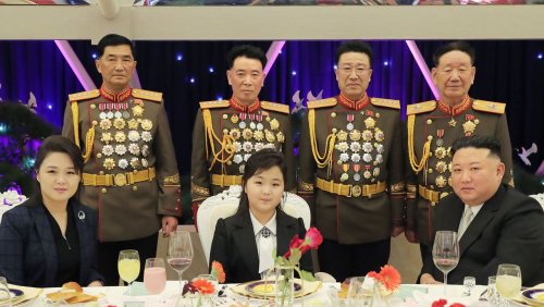 Nordkoreas Diktator Kim Jong Un: Familienausflug zum Militär