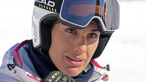 Fahnenträgerin bei den Spielen von Peking: Iranische Skifahrerin beantragt Asyl in Deutschland